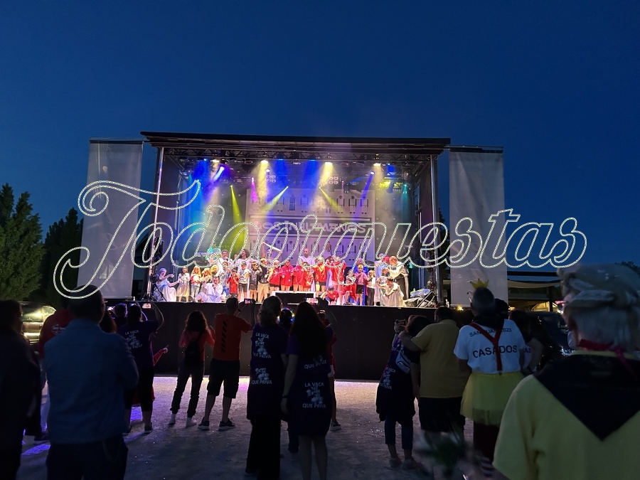 Se alquila camión escenario (fechas sueltas)